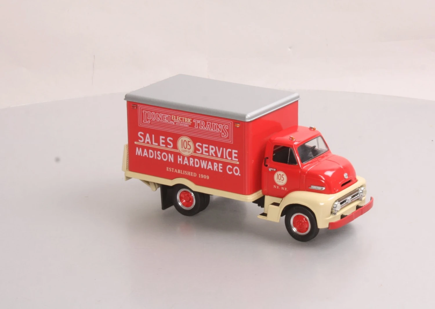 First Gear 19-1396 1:34 Lionel Electric Trains 1953 Ford C-600 Straight Truck 6 First Gear 19-1396 1:34 Lionel Electric Trains 1953 Ford C-600 Straight Truck - Image 6