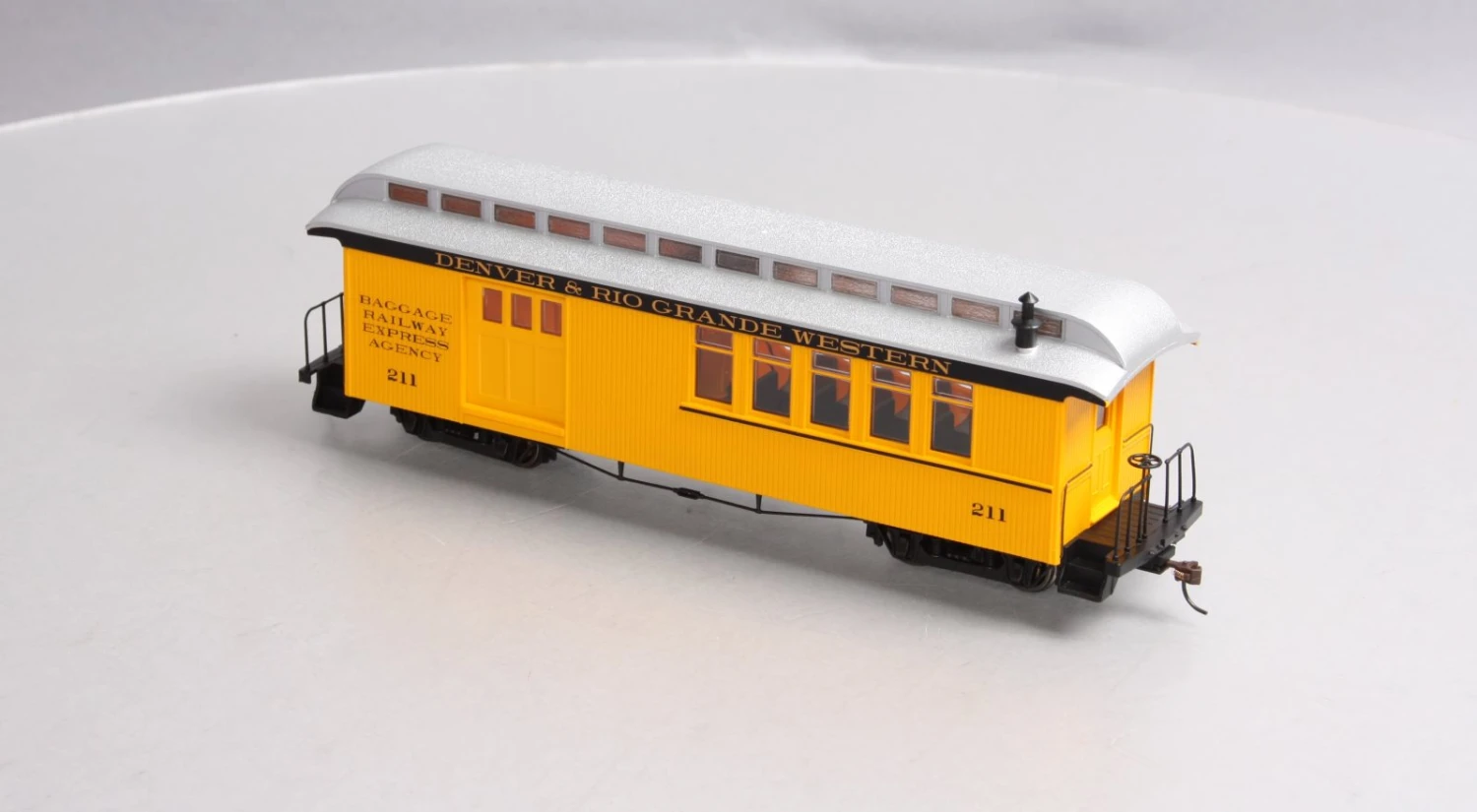 Bachmann 26118 On30 Denver & Rio Grande Western Combine Car 6 Bachmann 26118 On30 Denver & Rio Grande Western Combine Car - Image 6