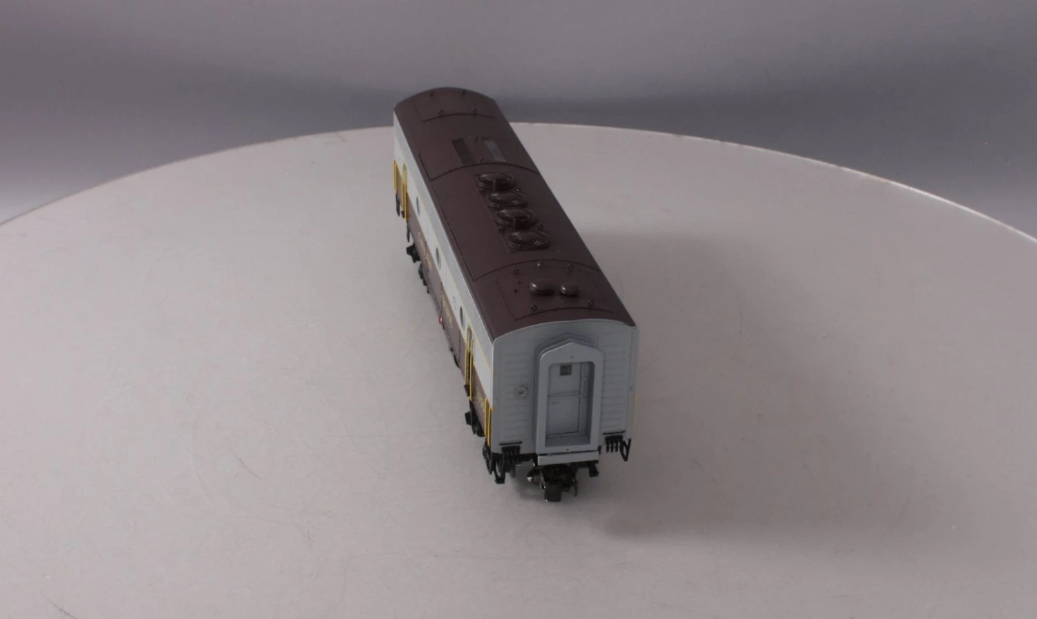 Lionel 6-34585 Canadian Pacific Legacy F-3 Powered Diesel B Unit #2375 4 Lionel 6-34585 Canadian Pacific Legacy F-3 Powered Diesel B Unit #2375 - Image 4