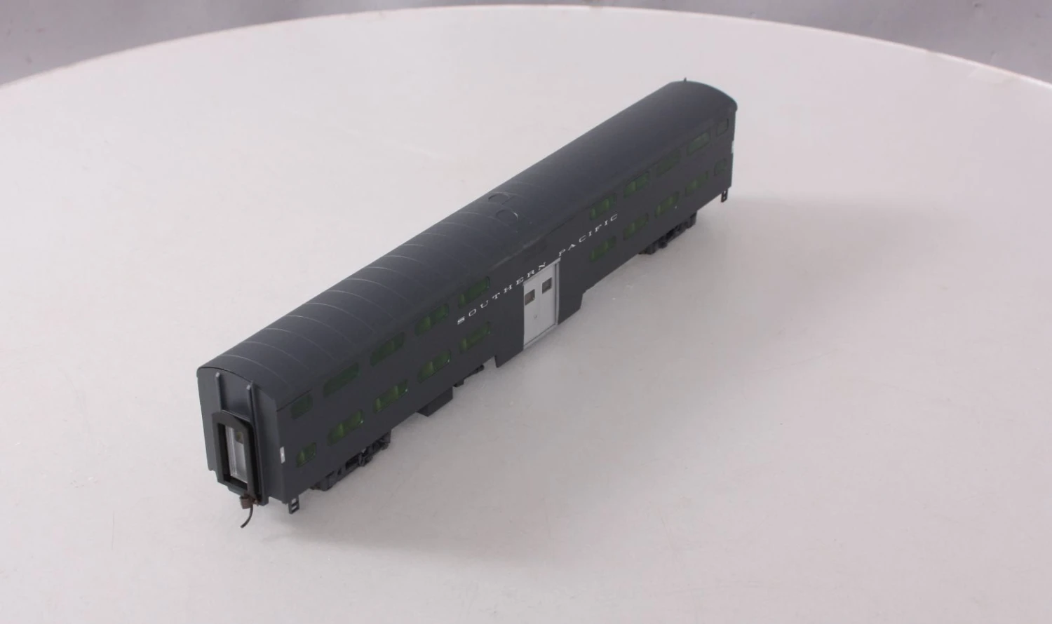 Walthers 932-5972 HO Southern Pacific PS Commuter Car 4 Walthers 932-5972 HO Southern Pacific PS Commuter Car - Image 4