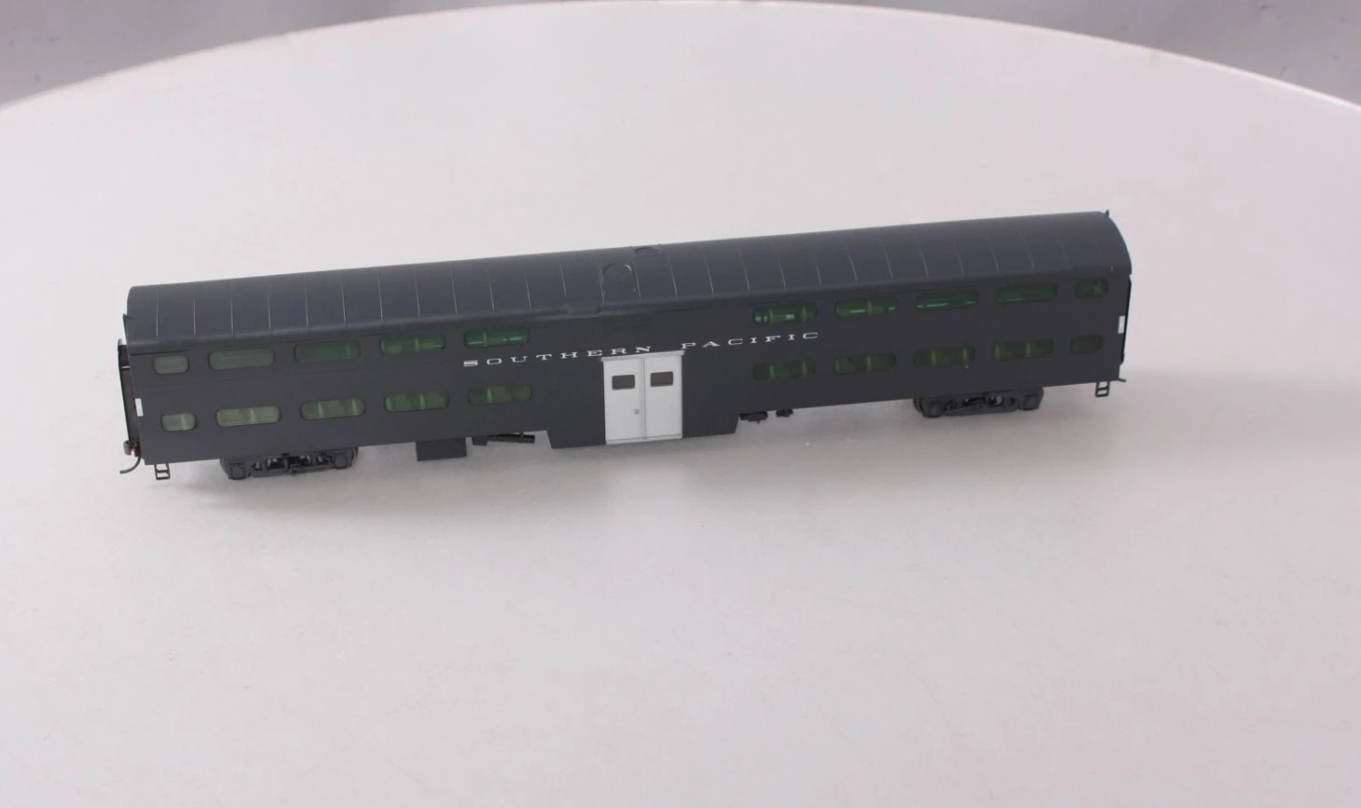 Walthers 932-5972 HO Southern Pacific PS Commuter Car 5 Walthers 932-5972 HO Southern Pacific PS Commuter Car - Image 5