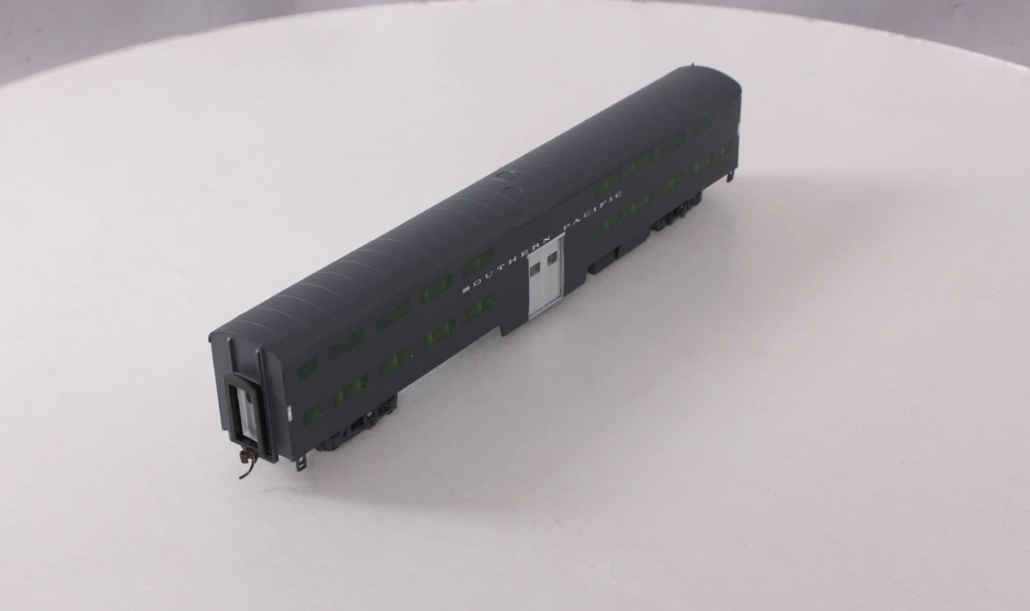 Walthers 932-5972 HO Southern Pacific PS Commuter Car 8 Walthers 932-5972 HO Southern Pacific PS Commuter Car - Image 8