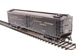 Broadway Limited 1831 HO Minneapolis & St. Louis 53'6" Wood Express Reefer #762
