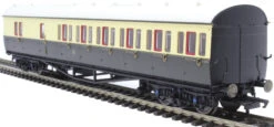 Hornby R4877A OO 57' Great Western Railway Collett Bow Compartment Coach #5504